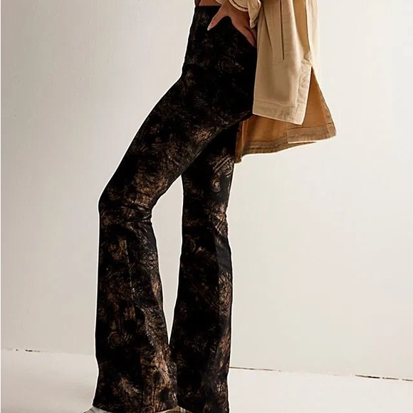 Free People | Jayde Printed Metallic Flare Jeans NWT - Picture 3 of 16